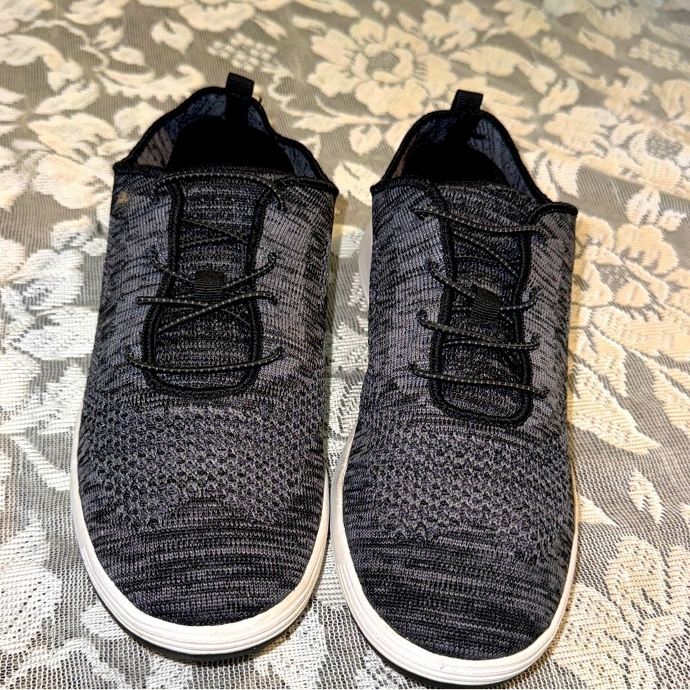 Perry Ellis sneakers